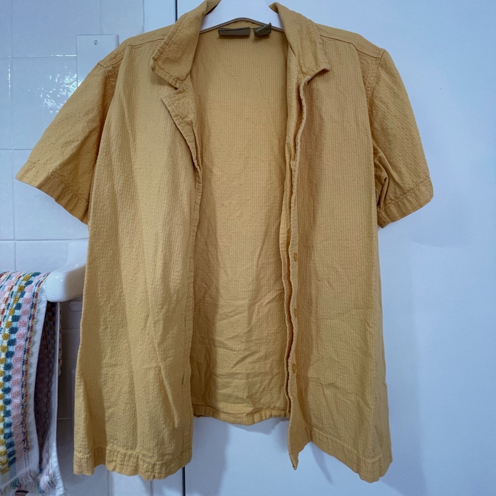 Short sleeve button up